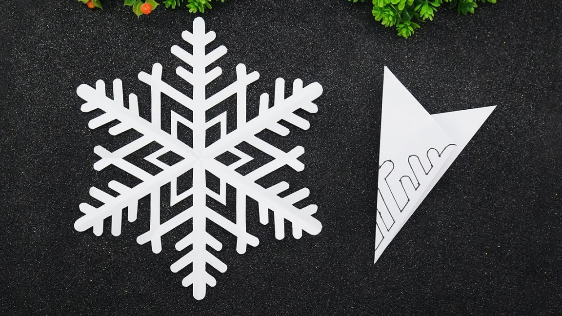 Paper Snowflakes❄️Paper Snowflake Patterns🎄Snowflake Cut Out - FREE Printables - Snowflake Design