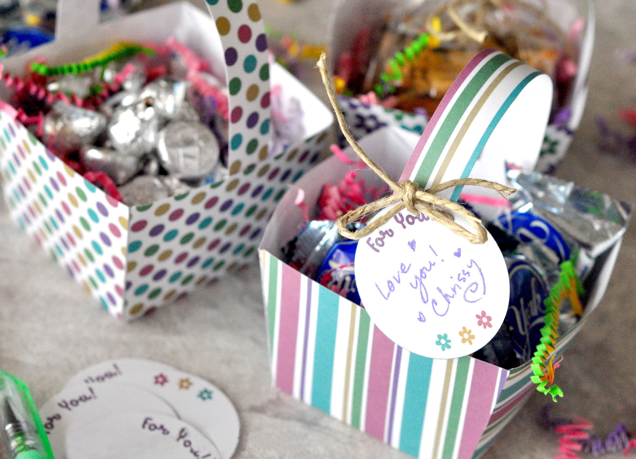 Free May Day Spring Basket Printables (+ Gift Tags) in Free May Day Printables