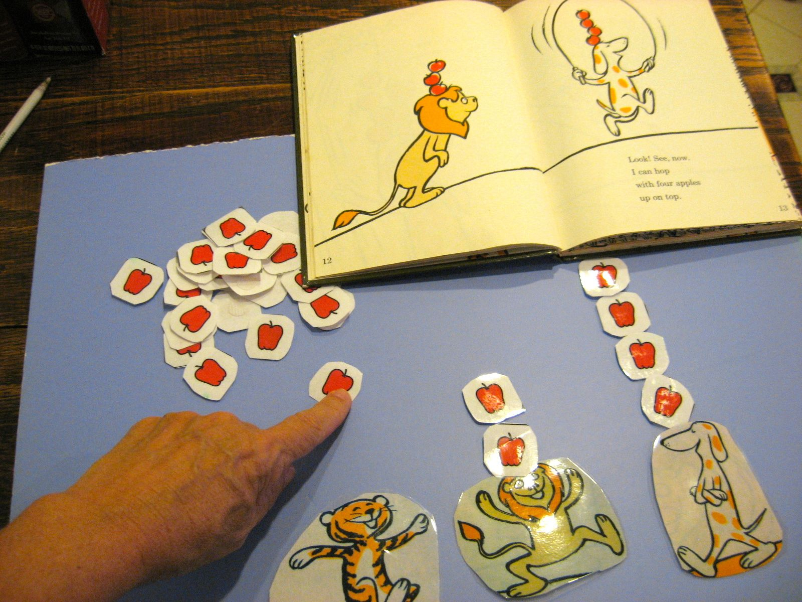 Chapel Hill Snippets: 10 Apples Up On Top --Printables with 10 Apples Up On Top Free Printables