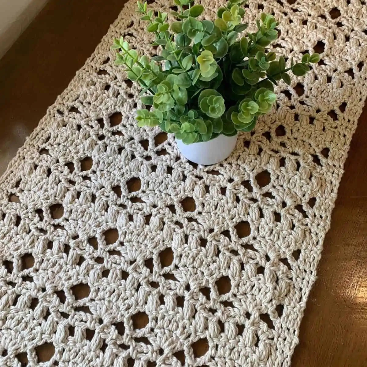 Modern Crochet Table Runner Patterns throughout Free Printable Crochet Table Runner Patterns