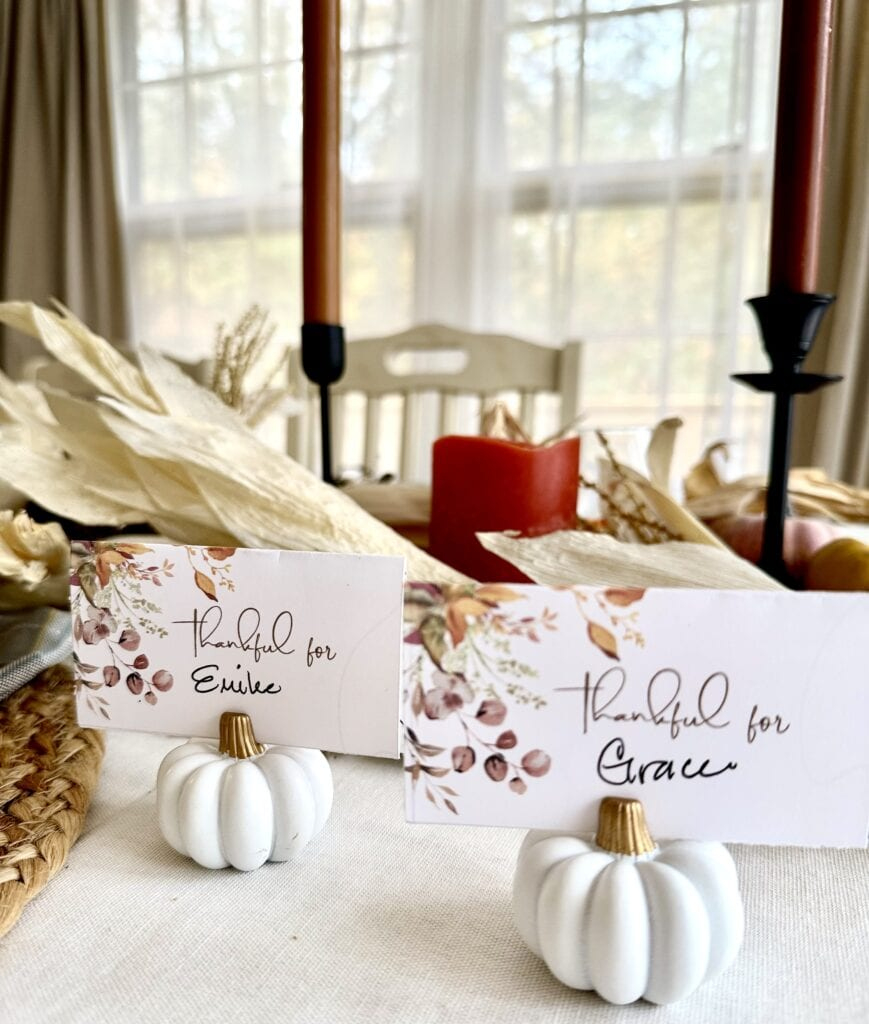 Stylish Thanksgiving Table Settings &amp;amp; Free Printable Place Cards in Free Printable Thanksgiving Table Decorations